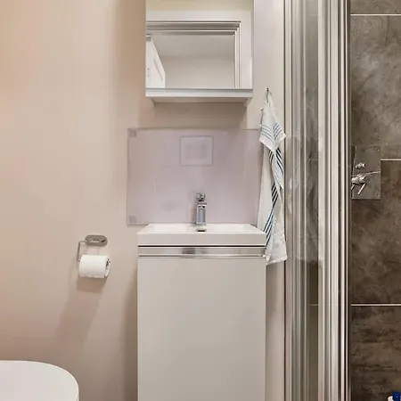 Dinbnb L 500m To The Market! 65 Sqm Of Comfort & Luxury Apartman