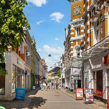 Dinbnb L 500m To The Market! 65 Sqm Of Comfort & Luxury Apartman *